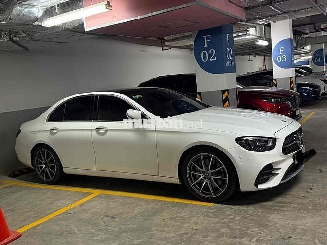 Mercedes Benz E Class 2021 E300 AMG - 32000 km