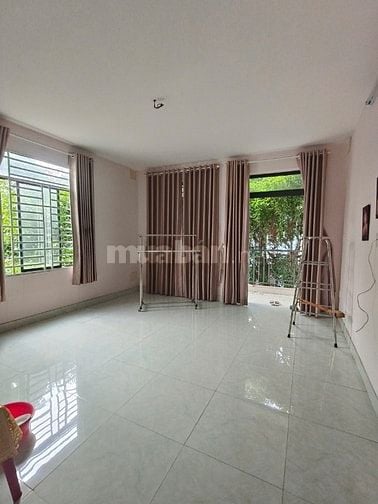 Nhà 1 trệt 1 lầu với diện tích đất là 181m ( toàn bộ thổ cư ) 