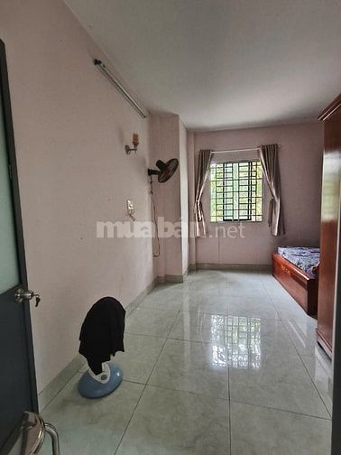 Nhà 1 trệt 1 lầu với diện tích đất là 181m ( toàn bộ thổ cư ) 