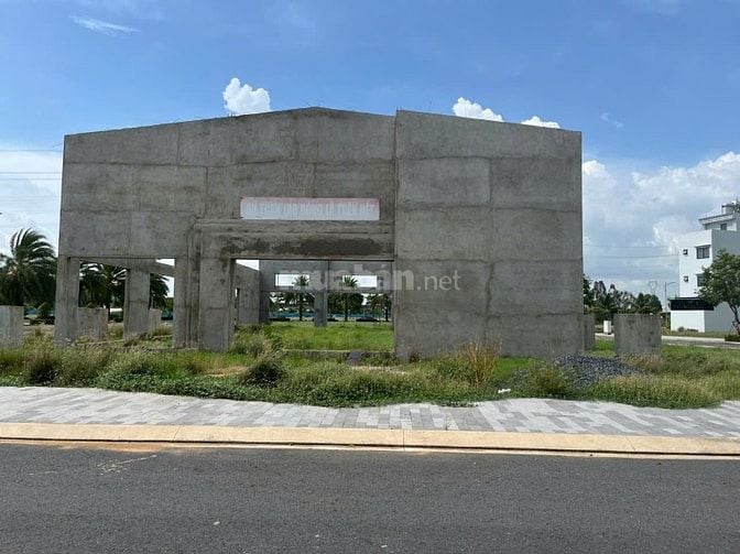 Bán nhanh lô đất mặt tiền lớn KDC King Hill, ngay TTTM, SHR.