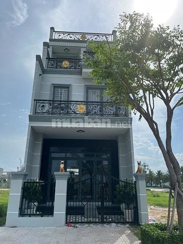 Bán nhanh lô đất mặt tiền lớn KDC King Hill, ngay TTTM, SHR.