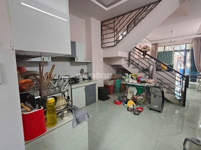Nhà 1 trệt 1 lầu với diện tích đất là 181m ( toàn bộ thổ cư ) 