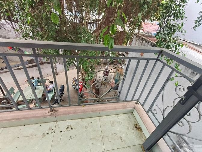 Nhà 1 trệt 1 lầu với diện tích đất là 181m ( toàn bộ thổ cư ) 