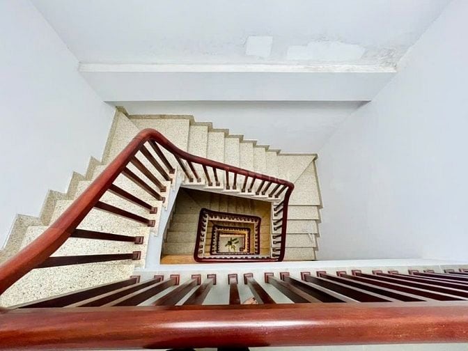 NHÀ DÂN XÂY NGÕ Ô TÔ TRÁNH, KINH DOANH, ĐI BỘ RA CÁT LINH