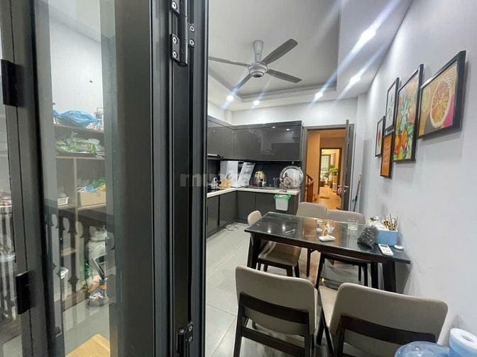 NHÀ DÂN XÂY NGÕ Ô TÔ TRÁNH, KINH DOANH, ĐI BỘ RA CÁT LINH