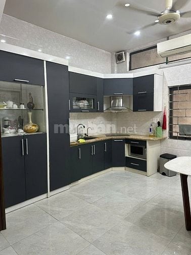 Chính chủ Cho thuê nhà lâu dài, tại Gia Thuỵ, Long Biên, DT 42 m2