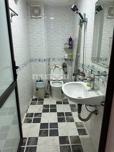 Chính chủ Cho thuê nhà lâu dài, tại Gia Thuỵ, Long Biên, DT 42 m2