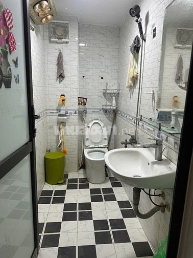Chính chủ Cho thuê nhà lâu dài, tại Gia Thuỵ, Long Biên, DT 42 m2