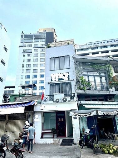 Bán gấp nhà mặt tiền Đề Thám P. Cô Giang, Quận 1, giá tốt 30ty TL