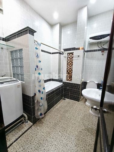 Cho thuê phòng 95/1 cư xá Đô Thành, Quận 3, DT 30m2, đủ tiện nghi, 8tr