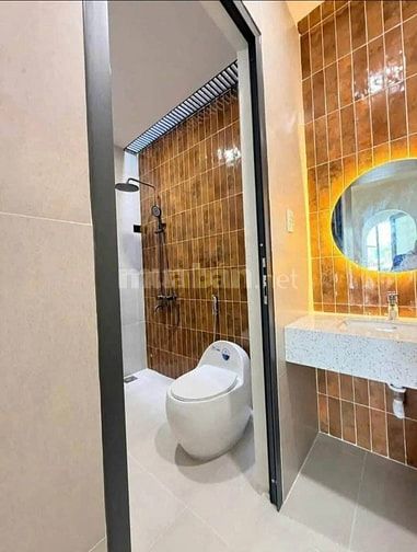 Nhà cần bán gâp để khách đi nước ngoài