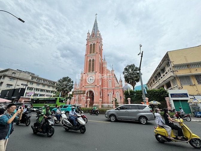 5lầu, thang máy, gara ôtô, nthất ccấp khu kdoanh mtiền Đinh Công Tráng