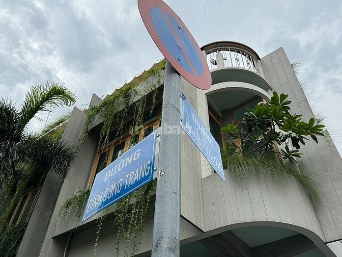 5lầu, thang máy, gara ôtô, nthất ccấp khu kdoanh mtiền Đinh Công Tráng