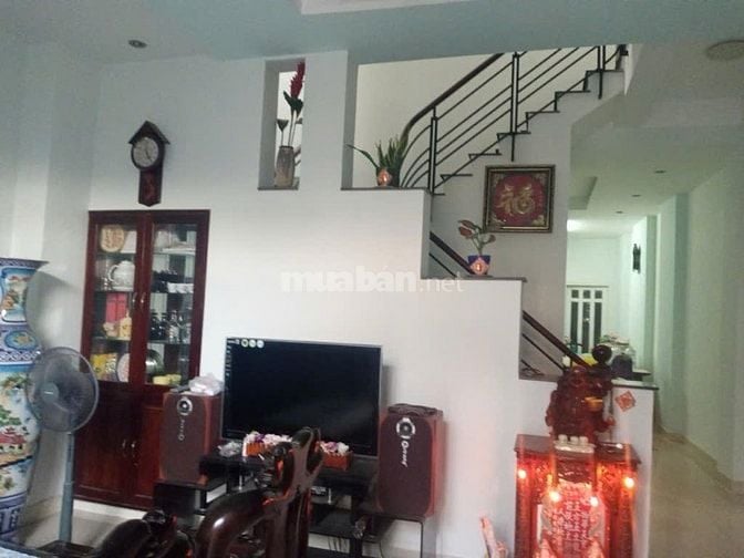 Gần cầu Ông Bốn, DT 5,5x19m, hẻm xe hơi.
