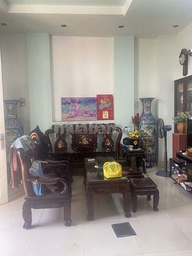 Gần cầu Ông Bốn, DT 5,5x19m, hẻm xe hơi.