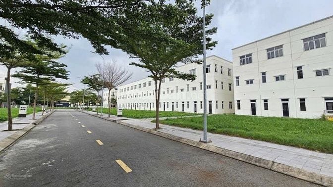 Bán lỗ lô đất 80m2 giá 1tỷ300tr đường DT743, Tp. Dĩ An. SHR