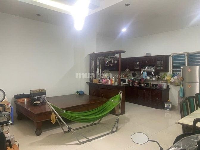 Gần cầu Ông Bốn, DT 5,5x19m, hẻm xe hơi.