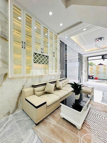 bán nhà ngay Võ Văn Tần, Quận 3. Giá 3 tỷ 090tr/ 65m2, sổ hồng riêng