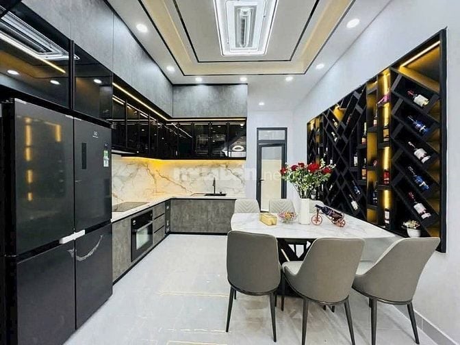 Bán nhà đường Lam Sơn, Tân Bình cách sân bay 3 phút - 48m2 giá 2tỷ790