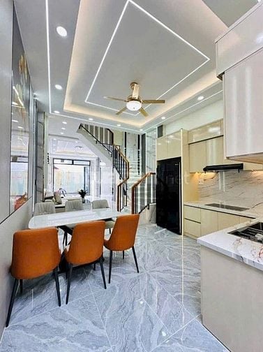 bán nhà ngay Võ Văn Tần, Quận 3. Giá 3 tỷ 090tr/ 65m2, sổ hồng riêng
