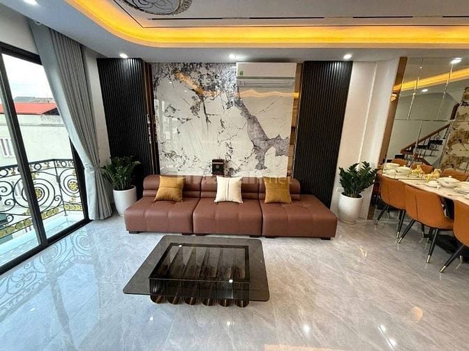 BÁN NHÀ CẦU GIẤY OTO THANG MÁY FULL NỘI THẤT 40M GIÁ 10.86 TỶ