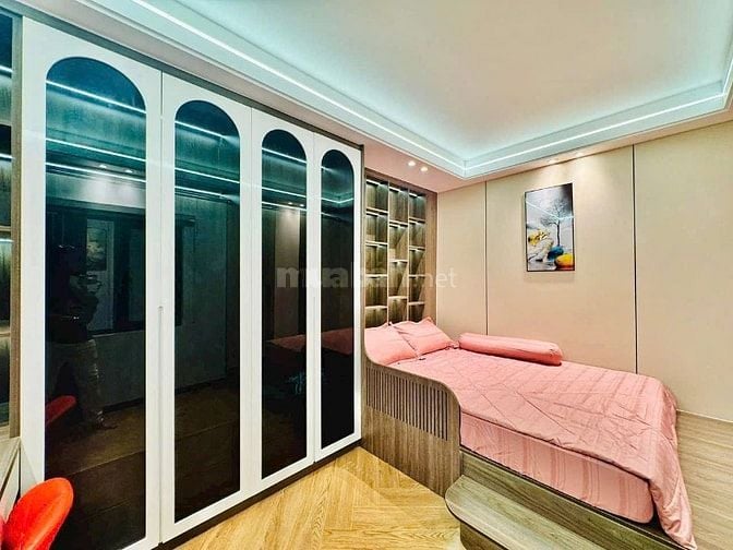 Bán Gấp nhà Hoàng Văn Thụ,P8,Phú Nhuận,53m2(4x13.25),1Lửng 2Lầu, SHR