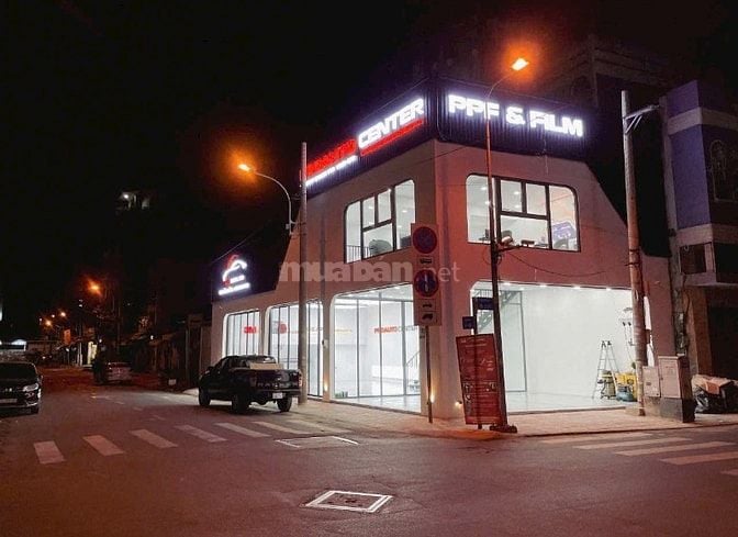 Góc 2MT / DT :19.5m X 8.6m ( Giá giảm mạnh :Chỉ 29tỷ5)