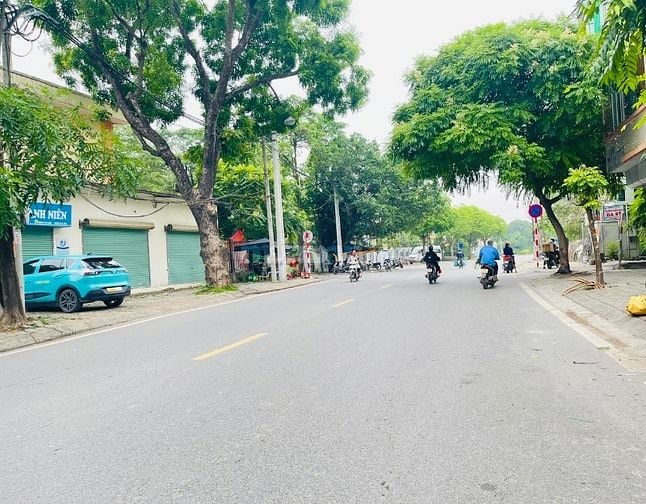 BÁN NHÀ KIẾN HƯNG-LÔ GÓC-Ô TÔ CÁCH 5M