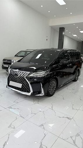 Bán Lexus LM350 sản xuất 2021, màu đen, nội thất kem.
