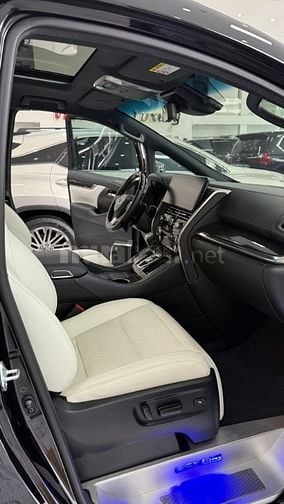 Bán Lexus LM350 sản xuất 2021, màu đen, nội thất kem.