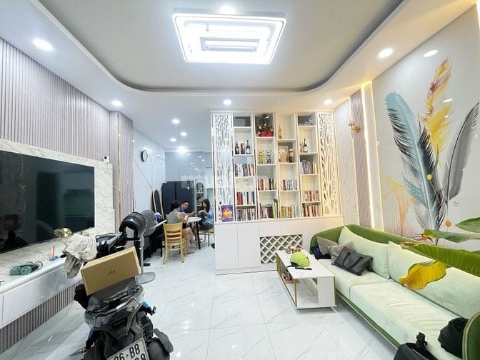 ✅ BÁN GẤP NHÀ ĐẸP NGANG 4.5M – NGUYỄN VĂN QUỲ, Q7 🏡 DT: 4.5 X 8