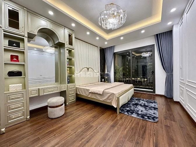 Nhà Đống Đa 40m2, 5 tầng ô tô đỗ cửa, Giá 12 tỷ