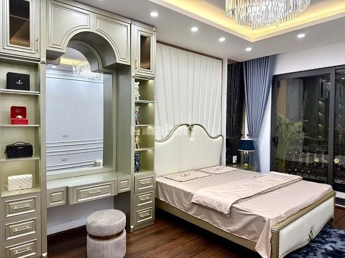 Nhà Đống Đa 40m2, 5 tầng ô tô đỗ cửa, Giá 12 tỷ
