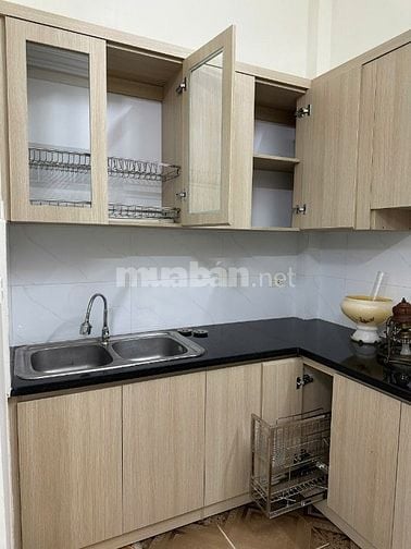 Cho thuê nhà 424 đường Thuỵ Khuê - gần chợ Bưởi