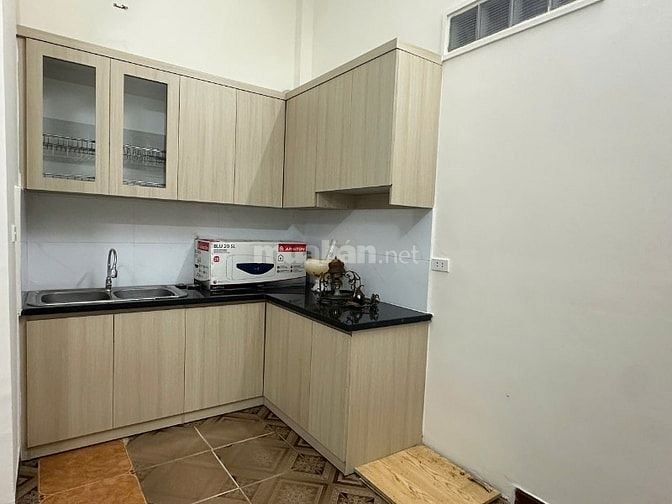 Cho thuê nhà 424 đường Thuỵ Khuê - gần chợ Bưởi