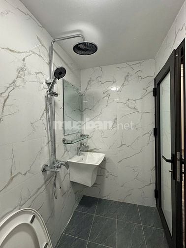 Cho thuê nhà 424 đường Thuỵ Khuê - gần chợ Bưởi