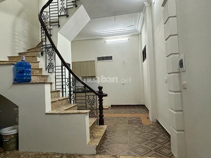 Cho thuê nhà 424 đường Thuỵ Khuê - gần chợ Bưởi