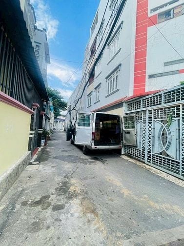 Nhà 4 Lầu DT: 4,3x13m góc 2 mặt hẻm xe hơi Đường Số 11, P11, Q.Gò Vấp.