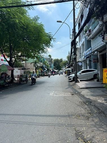 MT Đường 100 Bình Thới , Q11 ,  4 X 16m , 3 lầu nhà đẹp , 14,2 tỷ TL 
