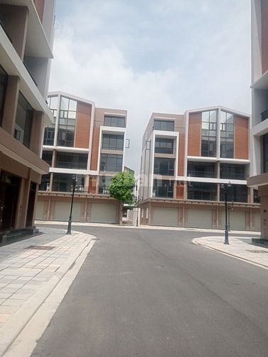 BÁN NHÀ ĐẸP LIỀN KỀ 80M2, 5 TẦNG GIÁ 9,9 TỶ VIN OCEAN PARK 3 HƯNG YÊN