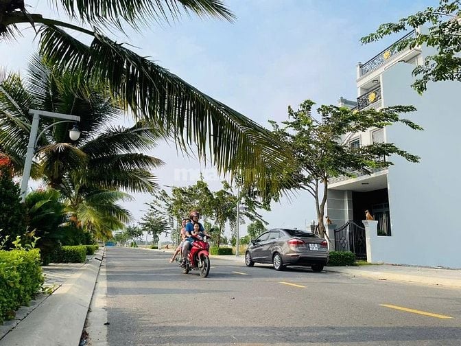 Hiếm có! bán lô đất 5x21 SHR full thổ 100% ngay UB Thanh Phú, Bến Lức