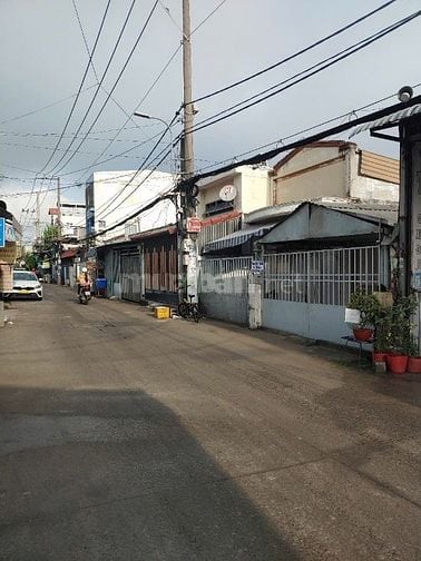 Nhà cho thuê sạch đẹp thoáng mát đường Phạm Hùng, 8x18m