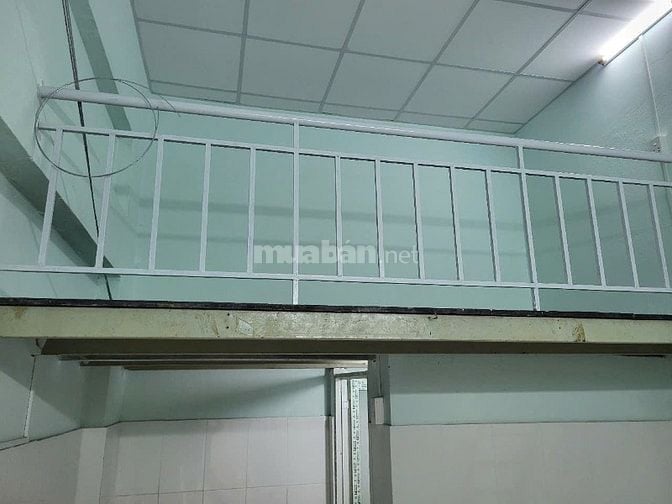 Phòng trọ 15m2 sát ngay chợ Tân Hương, quận Tân Phú, vị trí trung tâm.