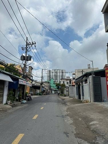 Bán nhà mặt tiền đường số 8 Phường Trường Thọ, DT: 92m2, Sổ riêng