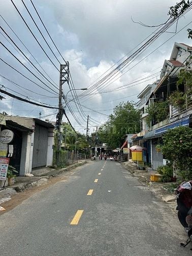 Bán nhà mặt tiền đường số 8 Phường Trường Thọ, DT: 92m2, Sổ riêng
