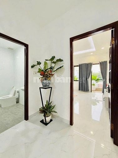 bán nhà ngay Thành Thái, Q10, giá: 2 tỷ 880 triệu/70m2, sổ hồng riêng
