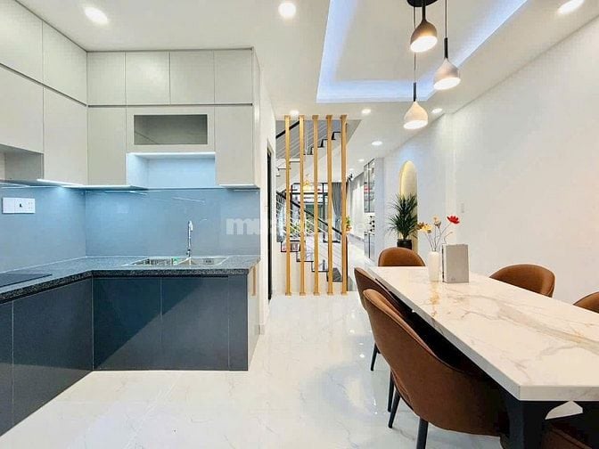 bán nhà ngay Thành Thái, Q10, giá: 2 tỷ 880 triệu/70m2, sổ hồng riêng