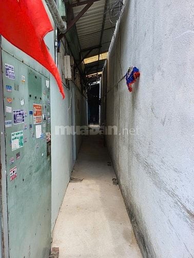Phòng trọ 15m2 sát ngay chợ Tân Hương, quận Tân Phú, vị trí trung tâm.