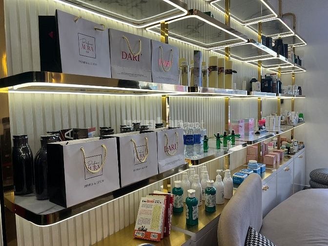 Cửa hàng chú cần 4 chị em tạp vụ và làm 2 ca sáng và chiều 