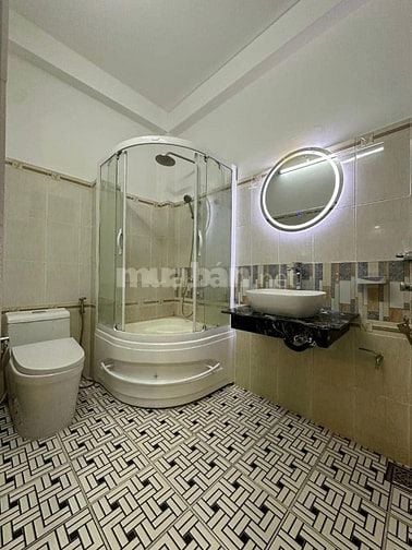 Căn nhà đẹp 54m2 ngay Hoàng Diệu,Quận 4. Giá: 3 Tỷ 220. Hẻm 4.5m thông